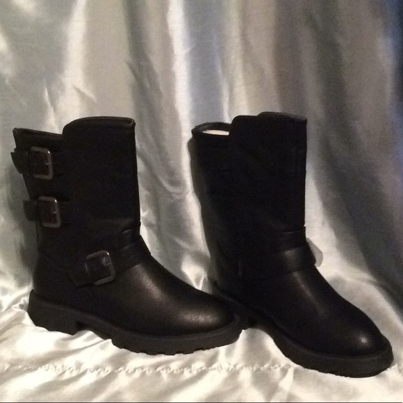 Comfy women’s boot with buckles new in box! Black - Picture 2 of 3